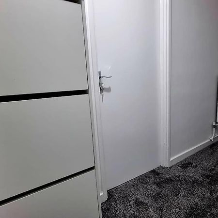 1 Bed Flat With Free Parking In E13 Apartman London Kültér fotó