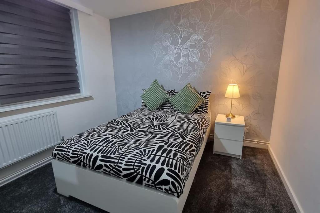 1 Bed Flat With Free Parking In E13 Apartman London Kültér fotó