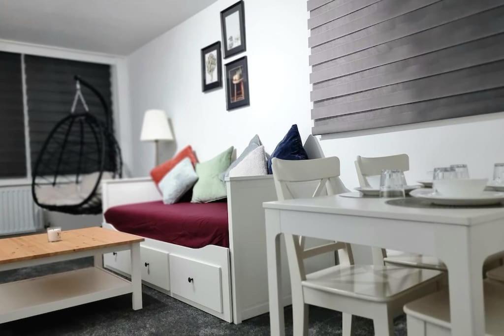 1 Bed Flat With Free Parking In E13 Apartman London Kültér fotó