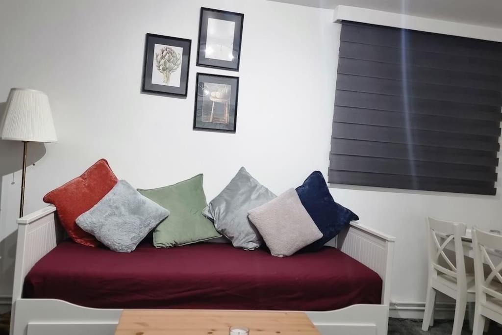 1 Bed Flat With Free Parking In E13 Apartman London Kültér fotó